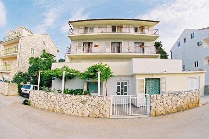 Sanja Hvar Town